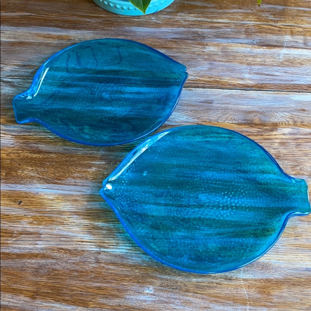 2 Fish Serving Plates